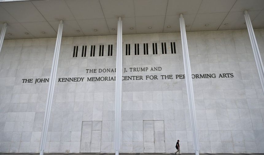 ABD'de mahkeme, Trump'ın adının Kennedy Sanat Merkezi'nden kaldırılmasına hükmetti