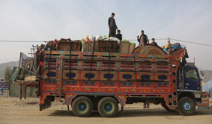 Afganistan, ülkeye geri dönen mülteciler için 35.000'den fazla arsa tahsis etti