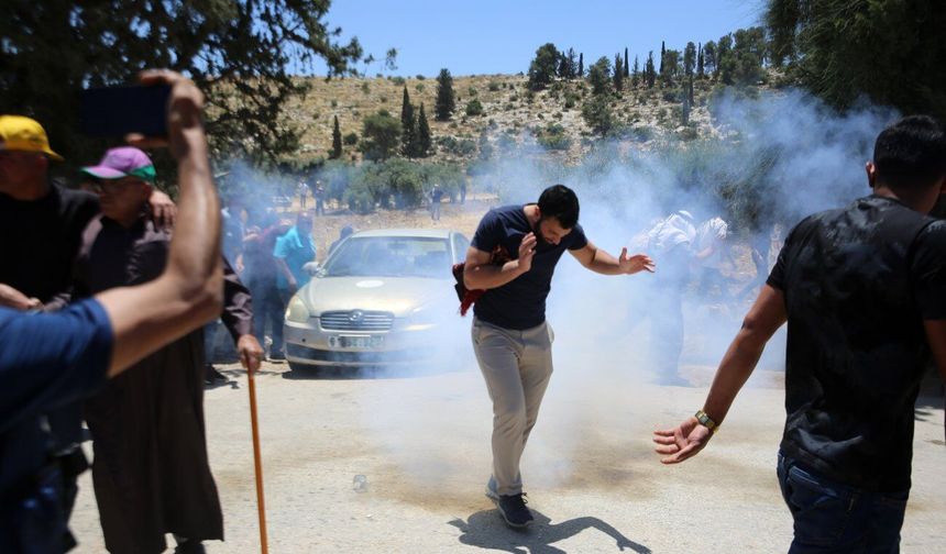 Batı Şeria'daki Filistinliler, yerleşimci saldırılarını protesto etti