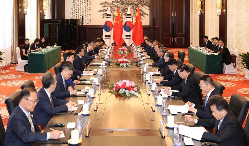 Çin Başbakanı Li, Güney Kore Başbakanı Kim ile bir araya geldi