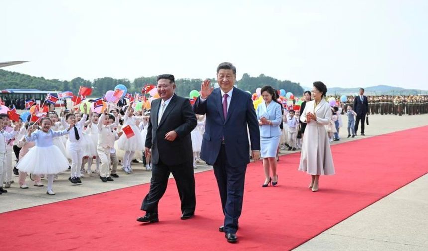 Çin Cumhurbaşkanı Xi Jinping, onuruna düzenlenen veda töreniyle Pyongyang'dan ayrıldı