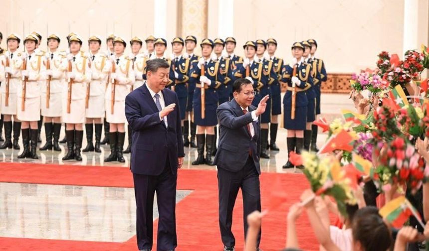Çin Cumhurbaşkanı Xi, Myanmar Devlet Başkanı ile Beijing'de bir araya geldi