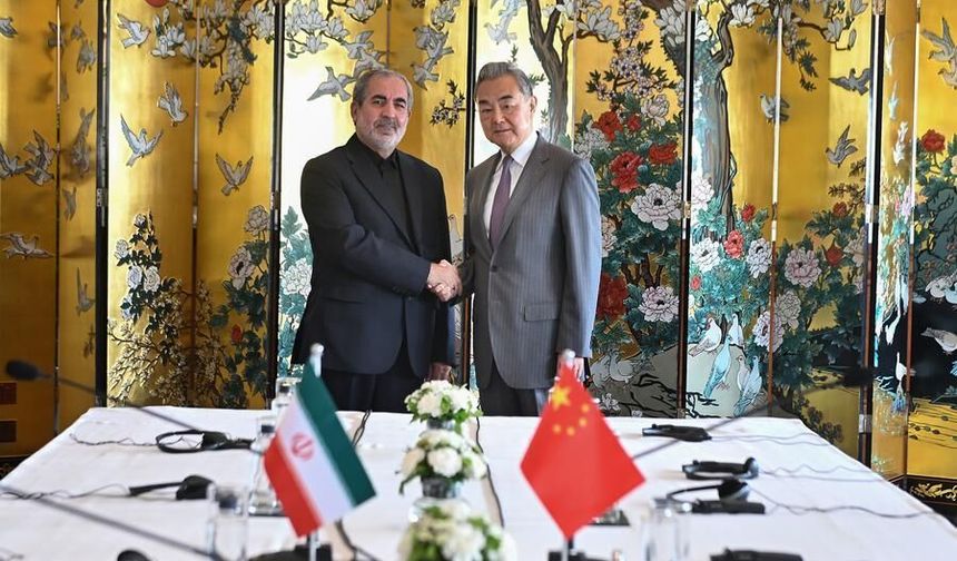 Çin Dışişleri Bakanı Wang, Yeni Delhi'de diplomatik temaslarda bulundu
