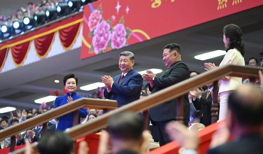 Çin lideri Xi ve eşi, Kuzey Kore lideri Kim ve eşi ile birlikte sanat gösterisi izledi