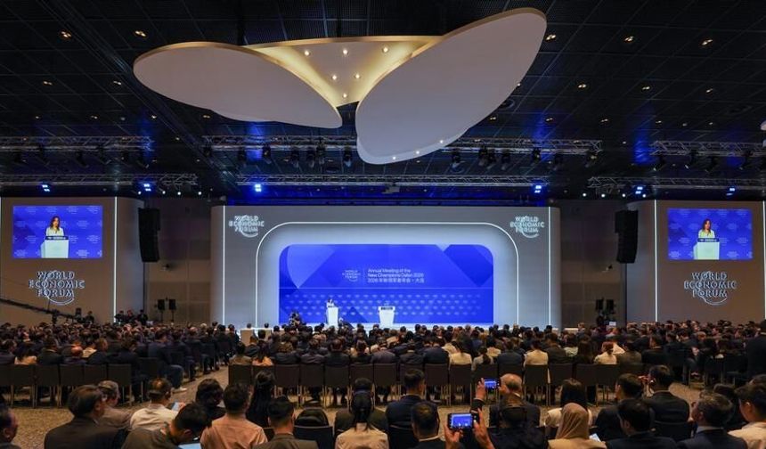 Çin'de düzenlenen 2026 Yaz Davos Forumu, yoğun katılımla devam ediyor
