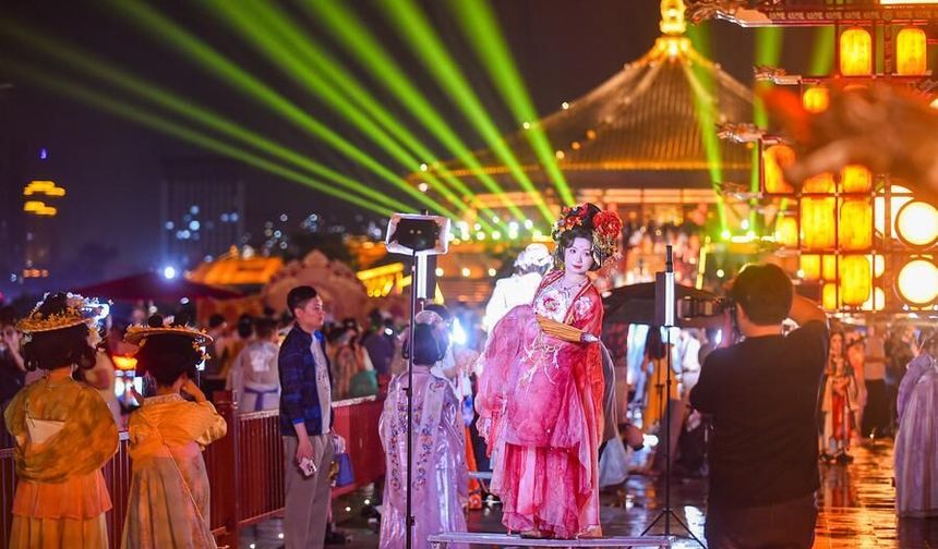 Çin'de Ejderha Teknesi Festivali ülke genelinde çeşitli etkinliklerle kutlandı