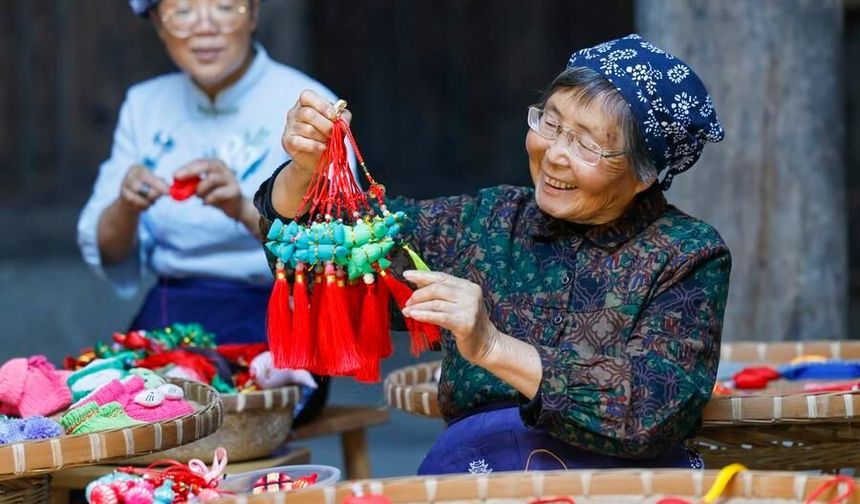 Çin'de kaplan başlı ayakkabılar ve kokulu keseciklerle yaşatılan festival geleneği