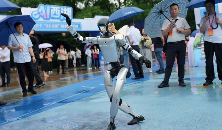 Çin'in Hangzhou kentinde düzenlenen fuarda yapay zeka alanındaki son teknolojik gelişmeler sergilendi