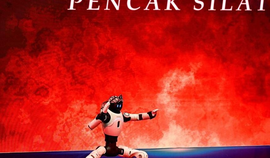 Çinli yapay zeka şirketinin Endonezya'daki konferansına insansı robotlar damga vurdu