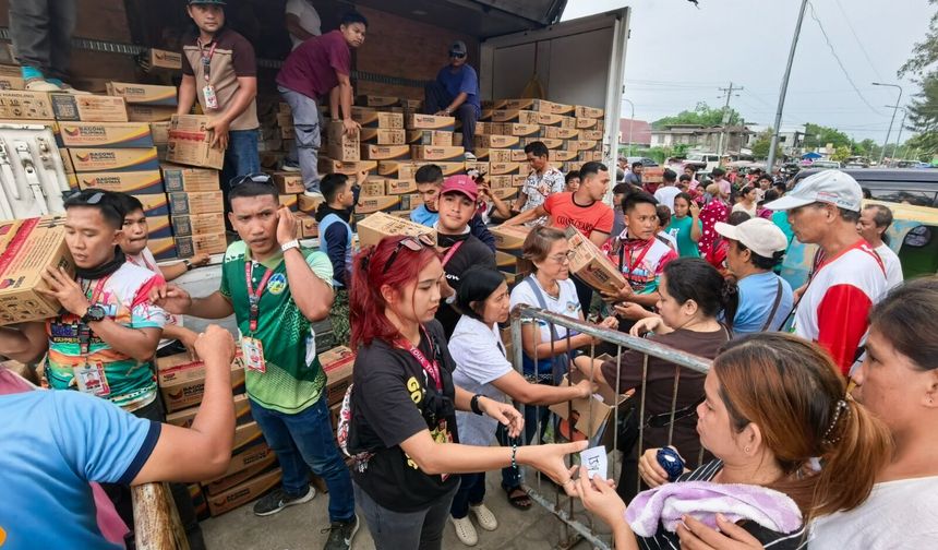 Filipinler'deki Çin toplumu, deprem mağdurlarına 180.000 doların üzerinde bağışta bulundu