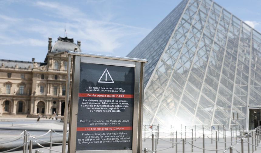 Fransa'yı etkisi altına alan aşırı sıcaklar, Louvre Müzesi'nin ziyaret saatlerini etkiledi