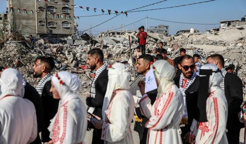 Gazze'deki Cibaliye Mülteci Kampı'nda toplu nikah töreni düzenlendi