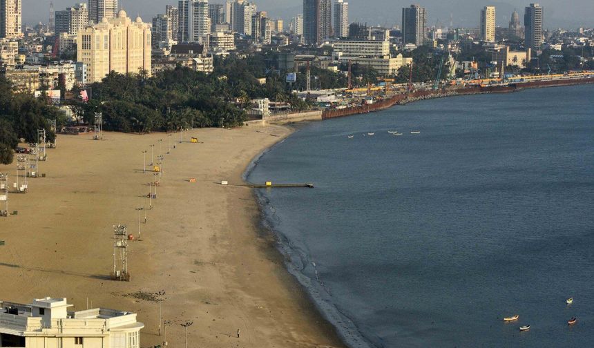 Hindistan'ın Mumbai kentinde yüzme havuzları ve inşaatlara su temini durduruldu