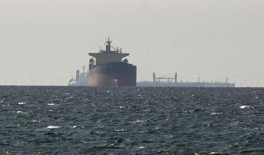 Hürmüz Boğazı'ndaki trafik çatışmaların başlamasından bu yana en yüksek seviyeye çıktı