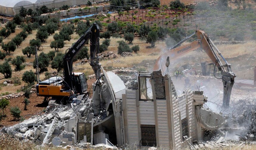 İsrail, Batı Şeria'da Filistinlilere ait evi yıktı
