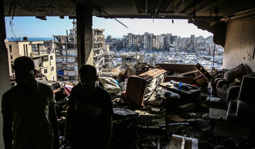 İsrail, Gazze'de yerinden edilmiş Filistinlilerin kampına hava saldırısı düzenledi