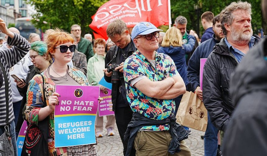 Kuzey İrlanda'nın başkenti Belfast'ta ırkçılık karşıtı protesto