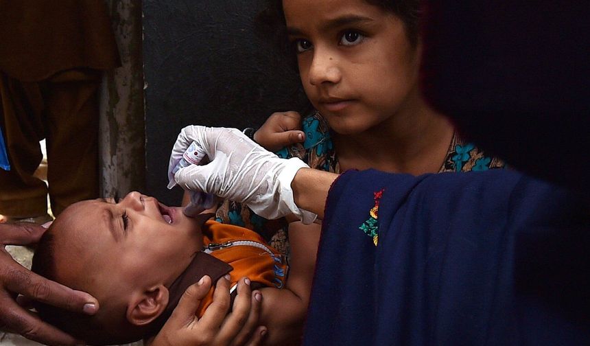 Pakistan'da çocuk felciyle mücadele kampanyasında 18,6 milyon çocuk aşılandı