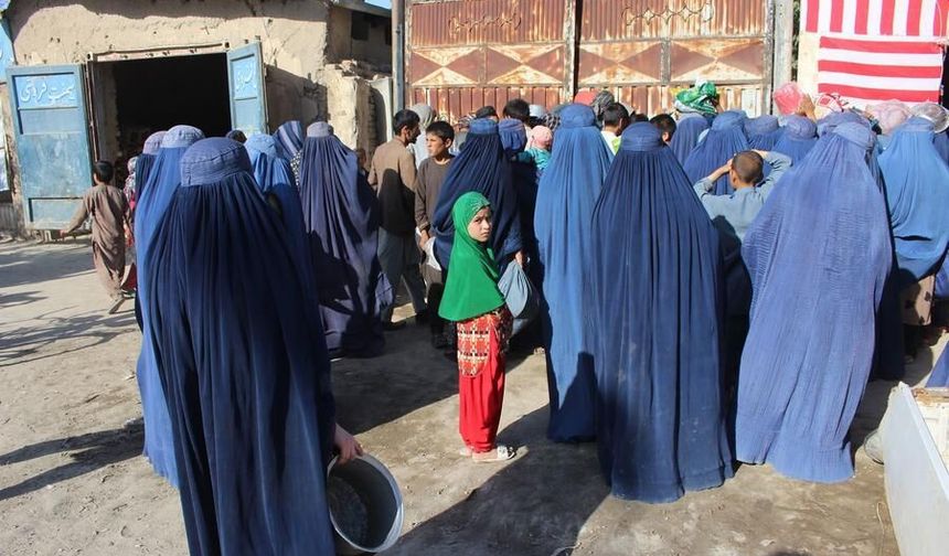 BM: Afganistan'da 10 milyondan fazla kadın ve kız çocuğu insani yardıma muhtaç