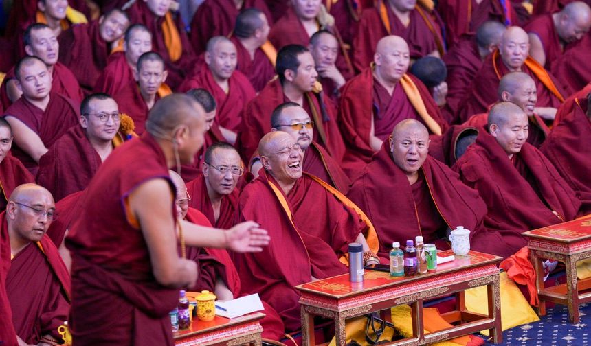 Budist rahipler, Tibet Budizmi'nin en yüksek akademik unvanı için ön değerlendirmeyi tamamladı