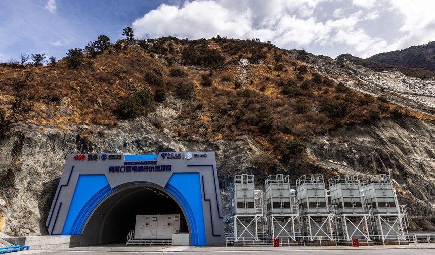 Çin, 10 milyon kilovatlık enerji santrali için ilk yapay zeka destekli akıllı işletme modelini tanıttı