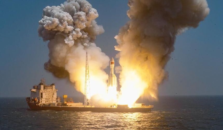 Çin, denizden fırlattığı Gravity-1 taşıyıcı roketiyle uzaya 9 uydu gönderdi