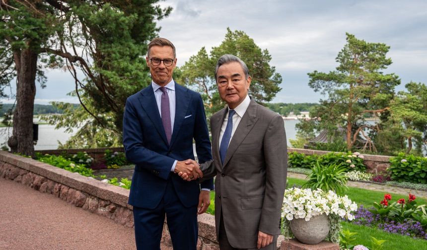 Çin Dışişleri Bakanı Wang Yi, Finlandiya Cumhurbaşkanı Alexander Stubb ile bir araya geldi