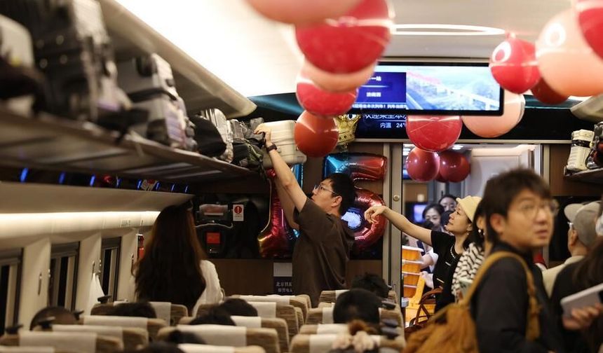 Çin'in Beijing-Shanghai yüksek hızlı demiryolu hattında 15 yılda 2,3 milyardan fazla yolcu taşındı