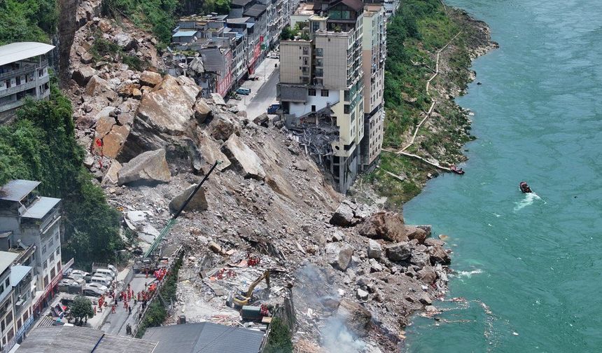 Çin'in Chongqing Belediyesi'ndeki heyelanda 10 kişi kurtarıldı