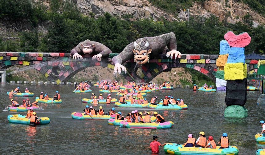 Çin'in Shijiazhuang kenti, dağ ve su kaynaklarıyla turistlerin ilgi odağı oldu