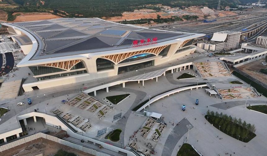 Çin'in Xi'an kentinde yüksek hızlı ve çevre dostu Doğu Tren İstasyonu hizmete girdi
