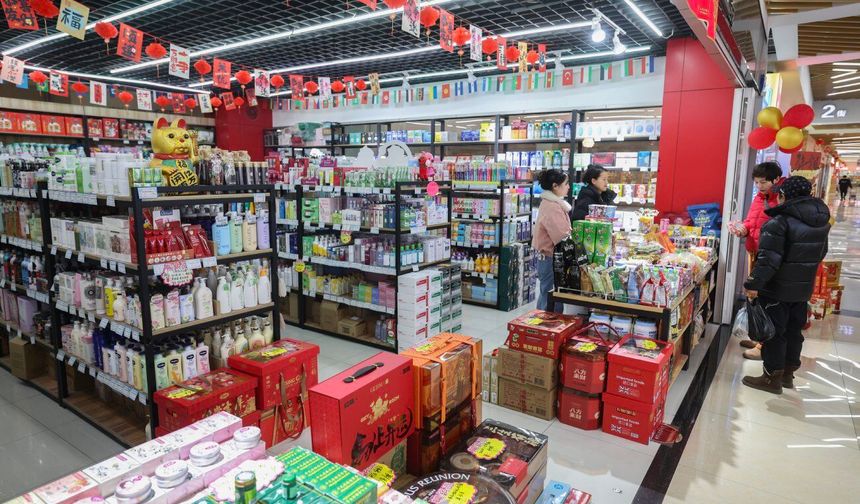 'Dünyanın süpermarketi' diye bilinen Çin'in Yiwu kentinin dış ticareti ilk yarıda çift haneli büyüdü