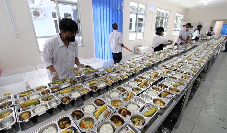 Endonezya'da ücretsiz yemek dağıtan 833 mutfak hijyen sorunları nedeniyle kapatıldı