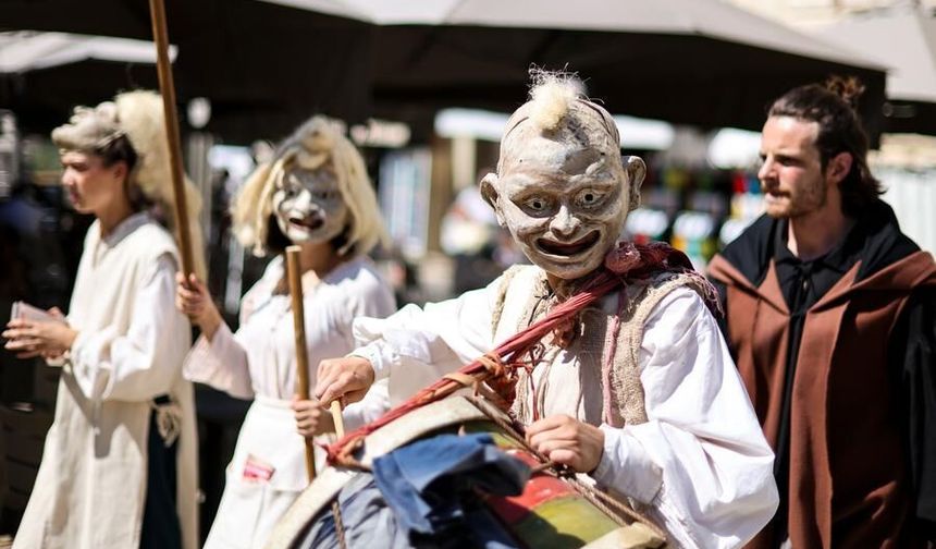 Fransa'da düzenlenen 80. Avignon Festivali renkli etkinliklerle sürüyor