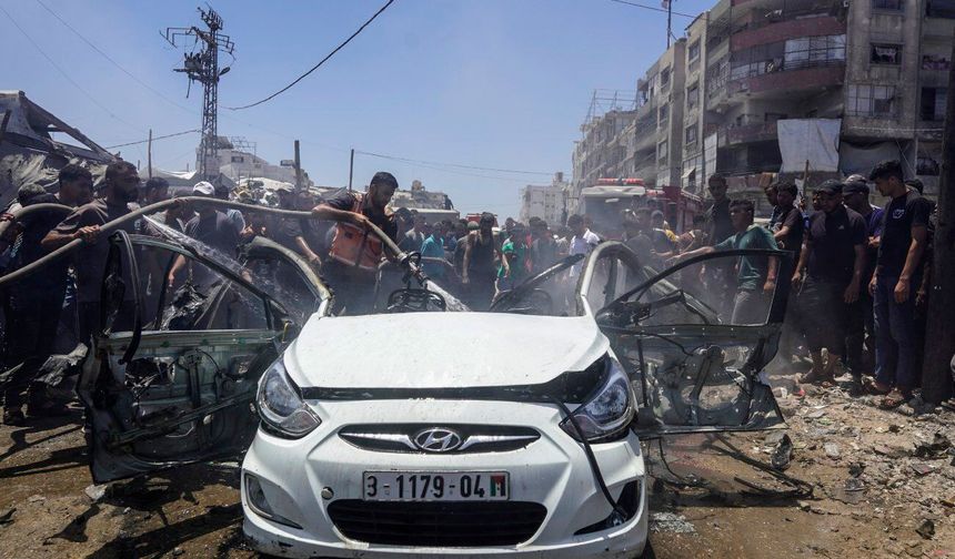 İsrail'e ait İHA'lar Gazze'de iki aracı vurdu: 4 ölü, 14 yaralı