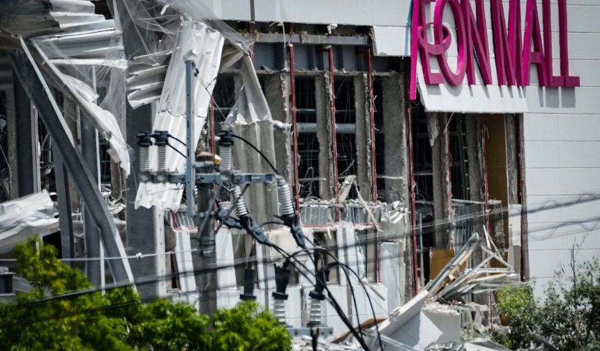 Japonya'da Kumamoto eyaletini vuran deprem sonrası AVM'de patlama: 3 ölü