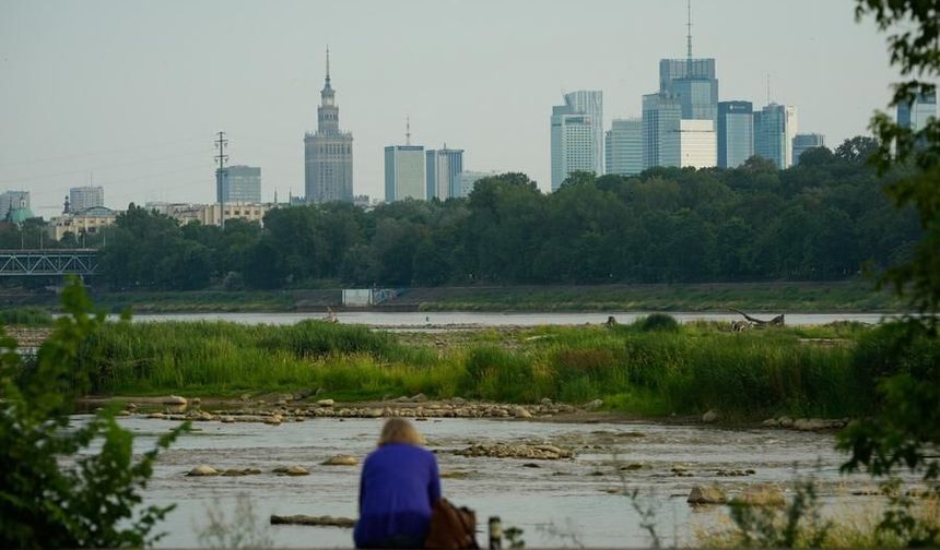 Polonya'nın en uzun nehri Vistül'de su seviyesi kritik noktaya geriledi