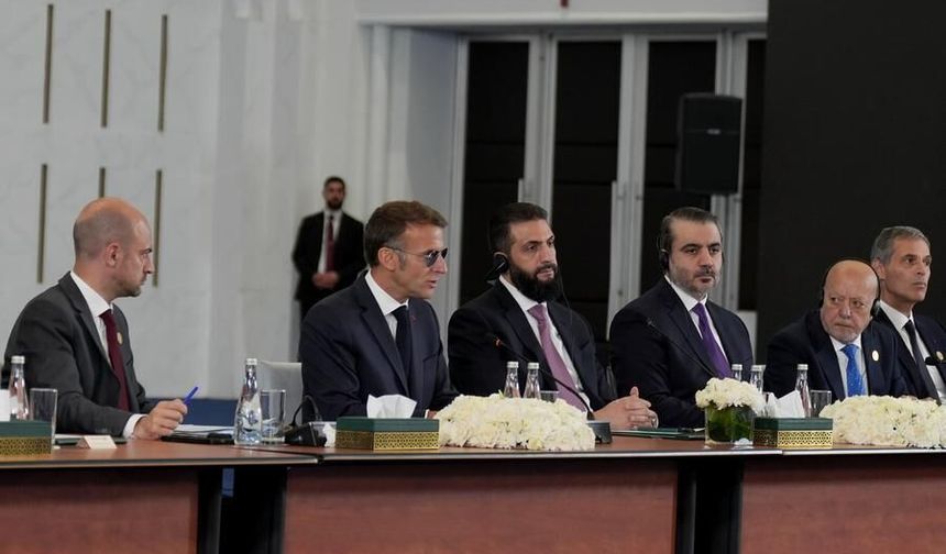 Suriye ve Fransa, Macron'un ziyareti sırasında yatırım anlaşmaları imzaladı