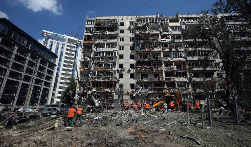 Ukrayna: Rusya'nın Kiev'e düzenlediği hava saldırılarında 27 kişi hayatını kaybetti
