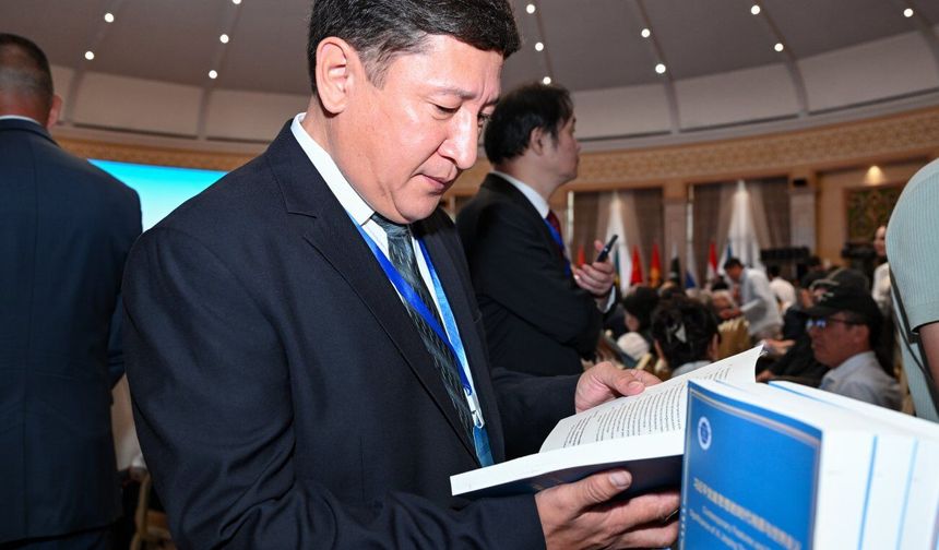 Xi Jinping'in Parti İnşası Düşüncesi'ne ilişkin raporun Kırgızca ve Rusça baskısı Bişkek'te yayımlandı