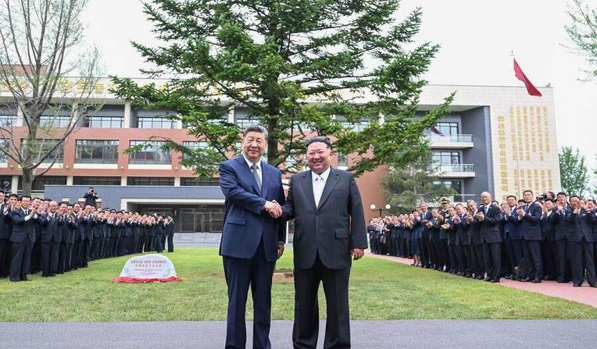 Xi ve Kim'den Çin-Kuzey Kore Dostluk Antlaşması'nın 65. yıldönümünde karşılıklı kutlama mesajı