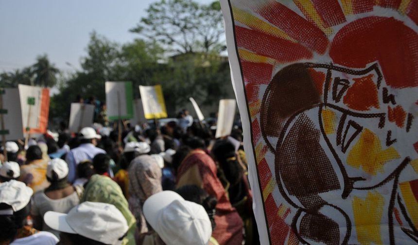 Bangladeş kadınlara özel otobüs uygulaması başlattı