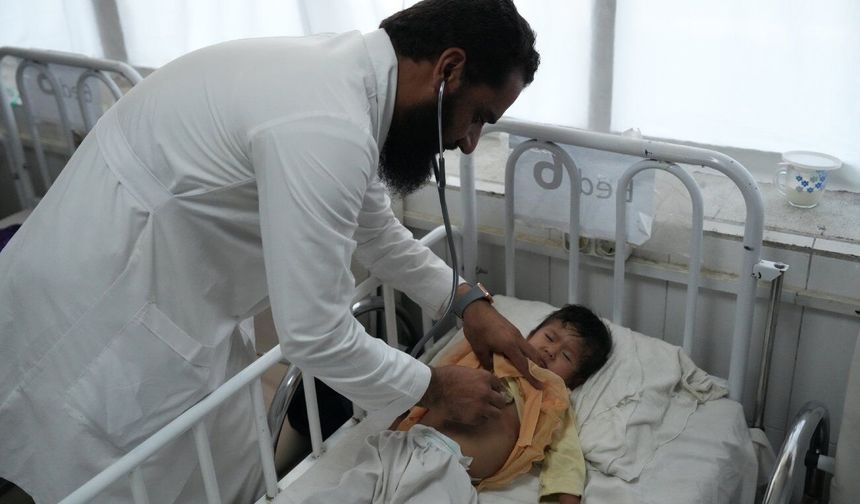 BM: Afganistan'da çocukların yetersiz beslenme tedavisi gördüğü 100'ü aşkın merkez kapandı