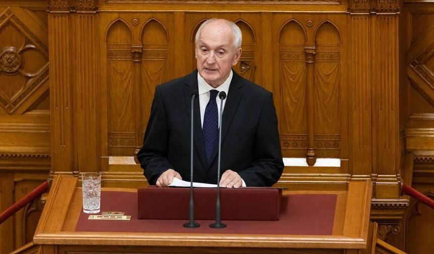 Çin Cumhurbaşkanı Xi, Macaristan Cumhurbaşkanı olarak göreve başlayan Baka'yı tebrik etti