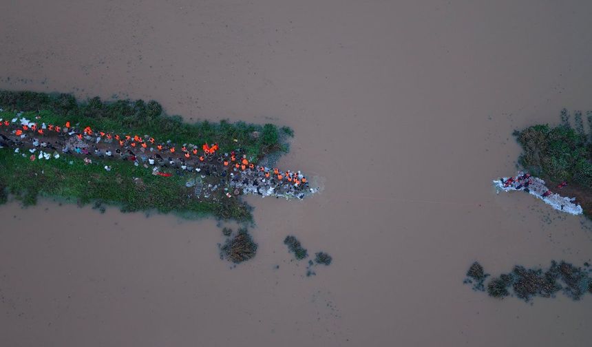 Çin'de Beiru Nehri üzerindeki set çöktü: 2 bin kişi tahliye edildi