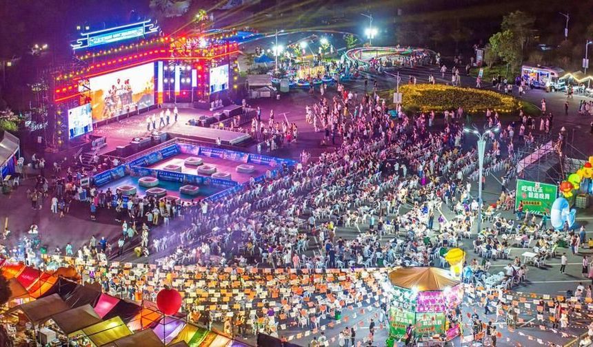 Çin'in Chuzhou kentindeki Langya Dağı bölgesi turist akınına uğruyor