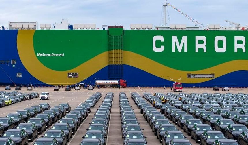 Çin'in Shanghai kentinde bir gemiye tek seferde 8.000 ton yeşil metanol ikmali yapıldı