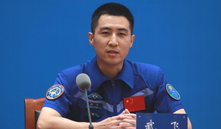 Çin'in Shenzhou-21 astronotları uzay görevinin ardından ilk kez basın karşısına çıktı