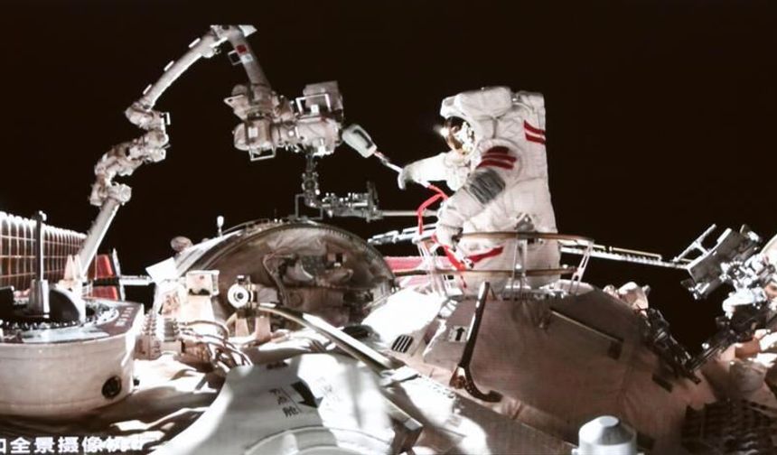 Çin'in Shenzhou-23 astronotları, ilk araç dışı faaliyetlerini tamamladı