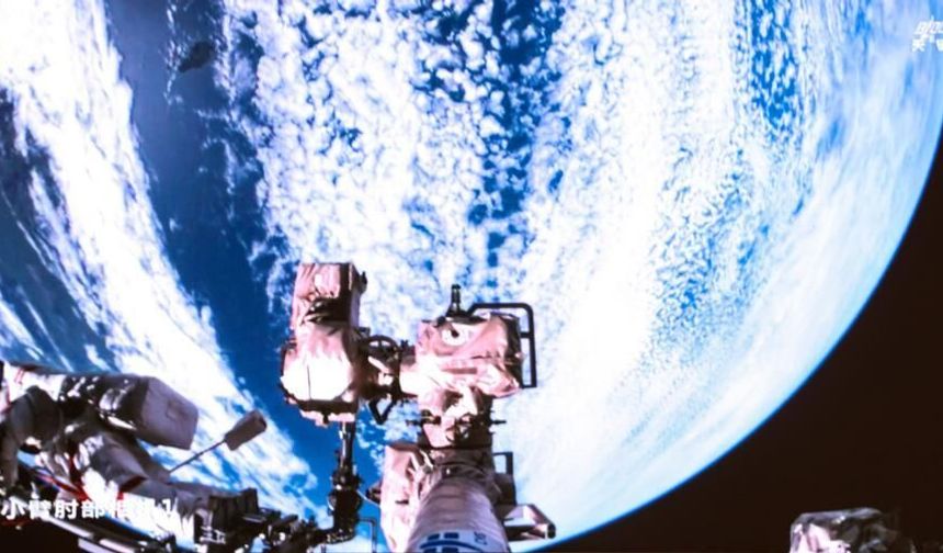 Çin'in Shenzhou-23 astronotları, ilk araç dışı faaliyetlerini tamamladı